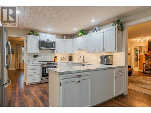 506 201St Avenue, Castlegar, BC - Indoor Photo Showing Kitchen With Upgraded Kitchen