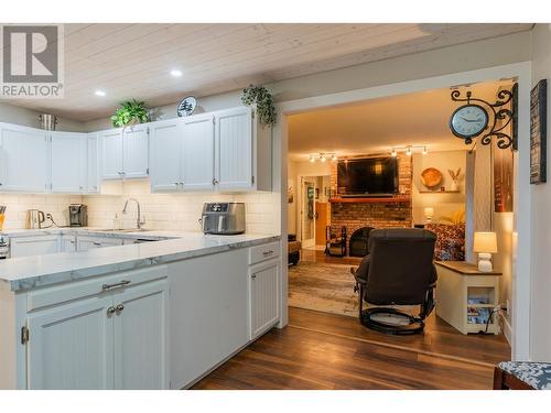 506 201St Avenue, Castlegar, BC - Indoor Photo Showing Kitchen