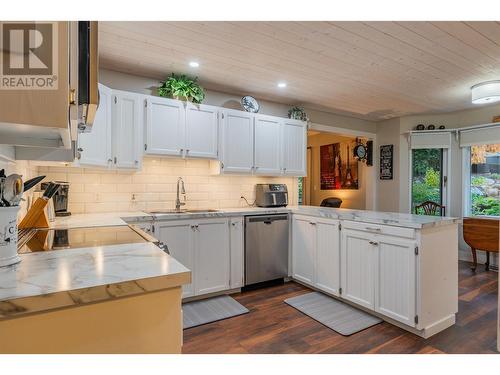 506 201St Avenue, Castlegar, BC - Indoor Photo Showing Kitchen