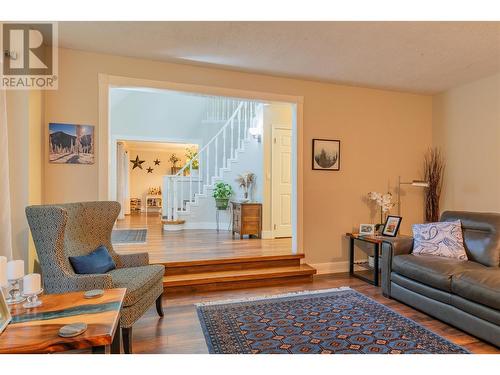 506 201St Avenue, Castlegar, BC - Indoor Photo Showing Living Room