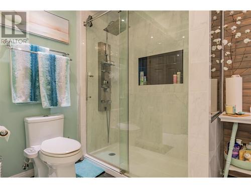 506 201St Avenue, Castlegar, BC - Indoor Photo Showing Bathroom