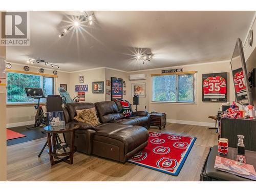 506 201St Avenue, Castlegar, BC - Indoor Photo Showing Living Room