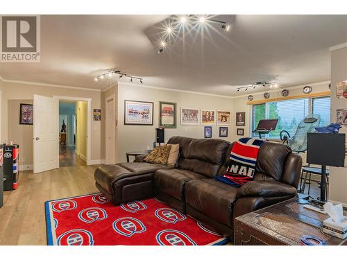 506 201St Avenue, Castlegar, BC - Indoor Photo Showing Living Room