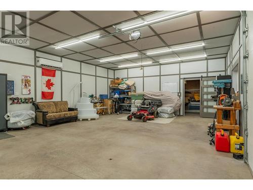 506 201St Avenue, Castlegar, BC - Indoor Photo Showing Garage