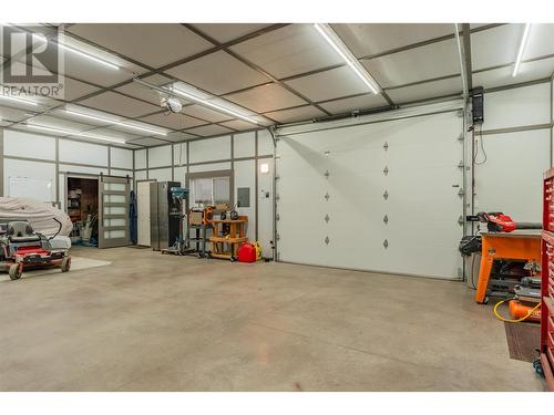 506 201St Avenue, Castlegar, BC - Indoor Photo Showing Garage