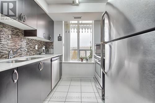 311 - 73 King William Crescent, Richmond Hill, ON - Indoor Photo Showing Kitchen With Stainless Steel Kitchen With Double Sink With Upgraded Kitchen