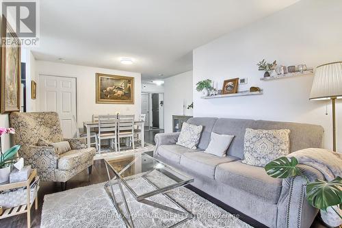 311 - 73 King William Crescent, Richmond Hill, ON - Indoor Photo Showing Living Room