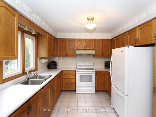 4229 Capilano Crt, Mississauga, ON - Indoor Photo Showing Kitchen With Double Sink