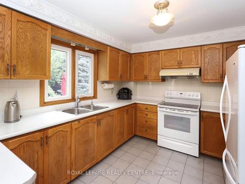 4229 Capilano Crt, Mississauga, ON - Indoor Photo Showing Kitchen With Double Sink