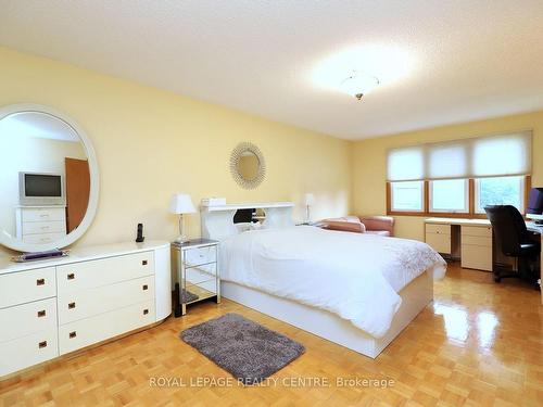 4229 Capilano Crt, Mississauga, ON - Indoor Photo Showing Bedroom