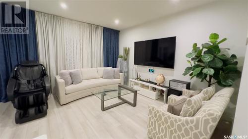 866 Childers Rise, Saskatoon, SK - Indoor Photo Showing Living Room