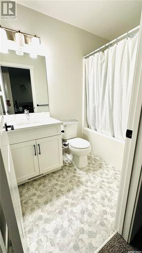 866 Childers Rise, Saskatoon, SK - Indoor Photo Showing Bathroom