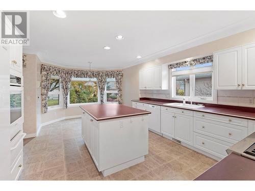 595 Yates Road Unit# 231 Lot# 137, Kelowna, BC - Indoor Photo Showing Kitchen