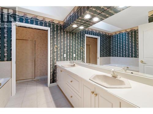 595 Yates Road Unit# 231 Lot# 137, Kelowna, BC - Indoor Photo Showing Bathroom