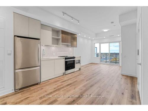 715-395 Dundas St W, Oakville, ON - Indoor Photo Showing Kitchen With Stainless Steel Kitchen