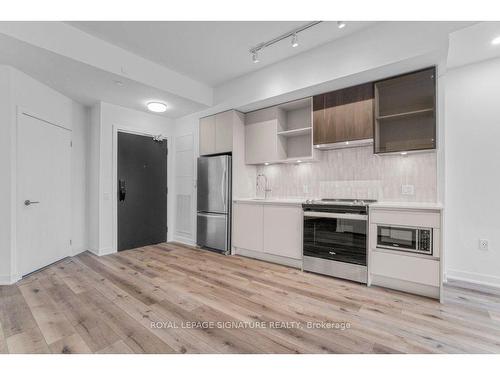 715-395 Dundas St W, Oakville, ON - Indoor Photo Showing Kitchen