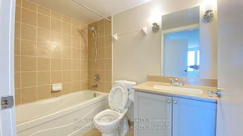 1850-25 Viking Lane, Toronto, ON - Indoor Photo Showing Bathroom