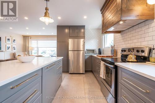 1 - 2400 Whaley Drive, Mississauga, ON - Indoor Photo Showing Kitchen With Stainless Steel Kitchen With Upgraded Kitchen