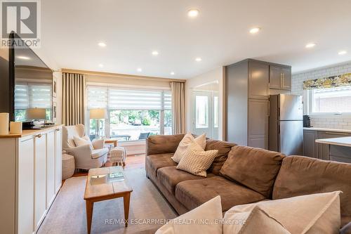 1 - 2400 Whaley Drive, Mississauga, ON - Indoor Photo Showing Living Room