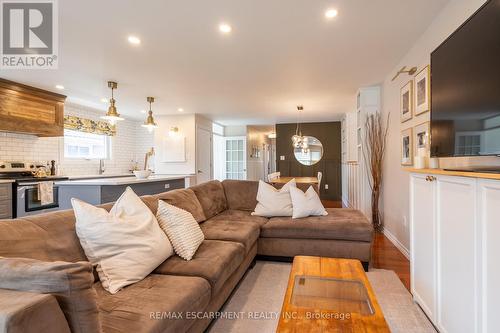 1 - 2400 Whaley Drive, Mississauga, ON - Indoor Photo Showing Living Room