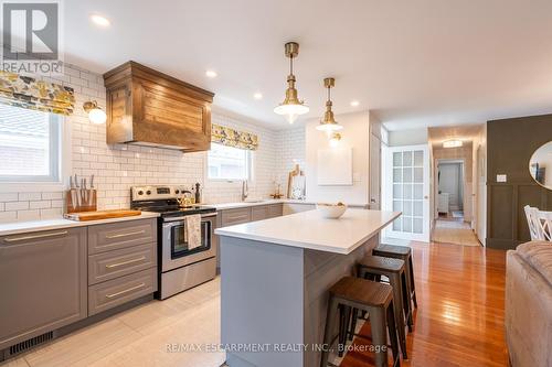 1 - 2400 Whaley Drive, Mississauga, ON - Indoor Photo Showing Kitchen With Upgraded Kitchen