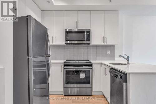 5 - 3473 Widdicombe Way, Mississauga, ON - Indoor Photo Showing Kitchen With Upgraded Kitchen