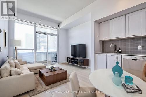 816 - 2200 Lake Shore Boulevard W, Toronto, ON - Indoor Photo Showing Living Room