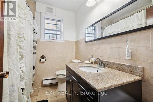 63 Clyde Street, Hamilton, ON - Indoor Photo Showing Bathroom