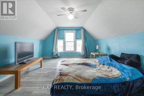 63 Clyde Street, Hamilton, ON - Indoor Photo Showing Bedroom