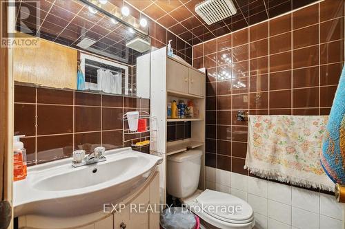 63 Clyde Street, Hamilton, ON - Indoor Photo Showing Bathroom