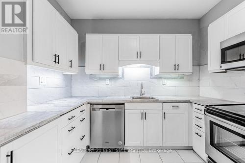 28 Francis Street, Hamilton, ON - Indoor Photo Showing Kitchen With Upgraded Kitchen