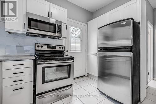 28 Francis Street, Hamilton, ON - Indoor Photo Showing Kitchen