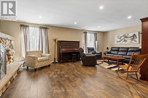 5339 Highway 9, Minto, ON - Indoor Photo Showing Living Room