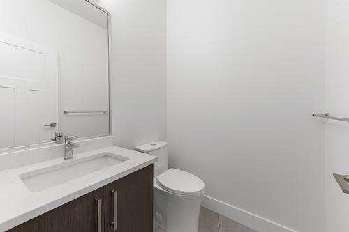 101-1715 Fairford Drive, Penticton, BC - Indoor Photo Showing Bathroom