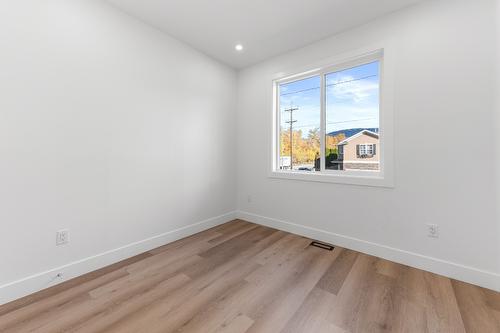 101-1715 Fairford Drive, Penticton, BC - Indoor Photo Showing Other Room