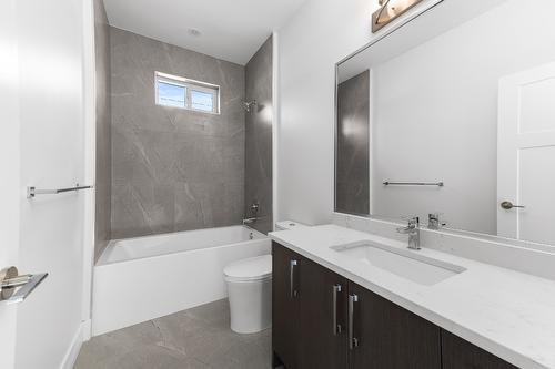 101-1715 Fairford Drive, Penticton, BC - Indoor Photo Showing Bathroom