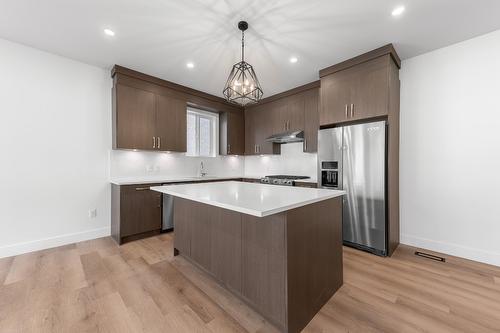 101-1715 Fairford Drive, Penticton, BC - Indoor Photo Showing Kitchen With Stainless Steel Kitchen With Upgraded Kitchen