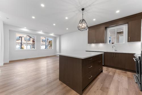 101-1715 Fairford Drive, Penticton, BC - Indoor Photo Showing Kitchen With Upgraded Kitchen