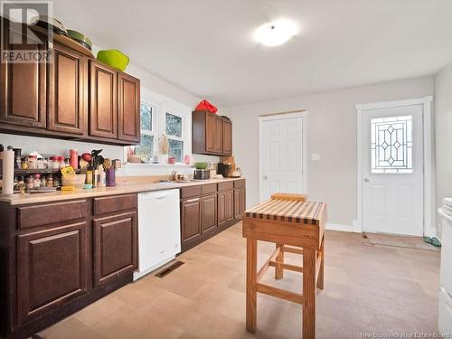 11 Maple Avenue, Sackville, NB - Indoor Photo Showing Kitchen