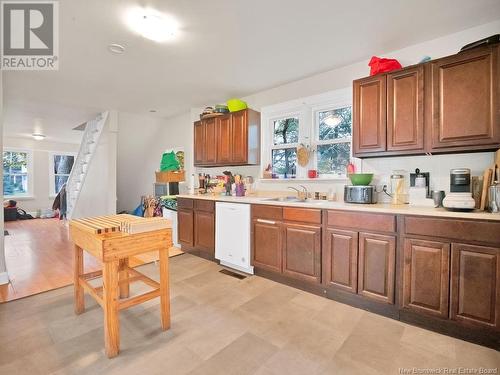 11 Maple Avenue, Sackville, NB - Indoor Photo Showing Kitchen