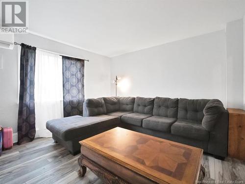 11 Maple Avenue, Sackville, NB - Indoor Photo Showing Living Room