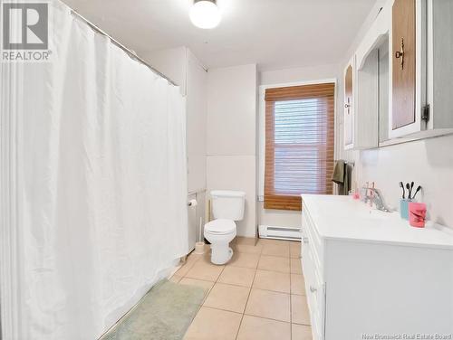 11 Maple Avenue, Sackville, NB - Indoor Photo Showing Bathroom