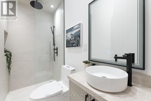 211 Woodycrest Avenue, Toronto, ON - Indoor Photo Showing Bathroom