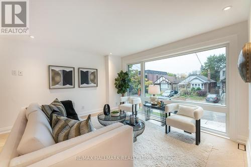 211 Woodycrest Avenue, Toronto, ON - Indoor Photo Showing Living Room