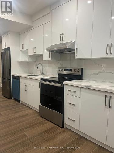 Bsmt - 7 Soleil Boulevard, Aurora, ON - Indoor Photo Showing Kitchen