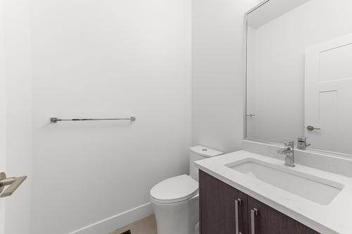 102-1715 Fairford Drive, Penticton, BC - Indoor Photo Showing Bathroom