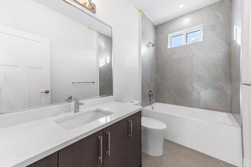 102-1715 Fairford Drive, Penticton, BC - Indoor Photo Showing Bathroom