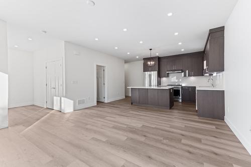 102-1715 Fairford Drive, Penticton, BC - Indoor Photo Showing Kitchen With Upgraded Kitchen