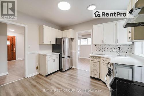 192 Queen Street, Newmarket, ON - Indoor Photo Showing Kitchen