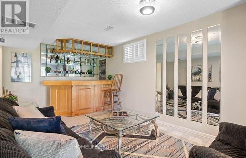 263 Clover Leaf Street, Vaughan, ON - Indoor Photo Showing Living Room